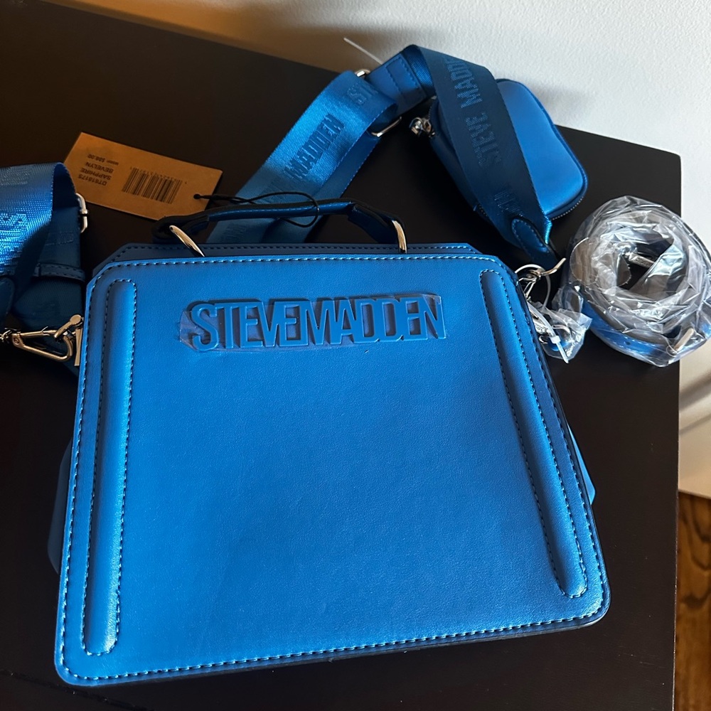 NEW WITH TAGS Steve Madden matching blue purse and wallet.